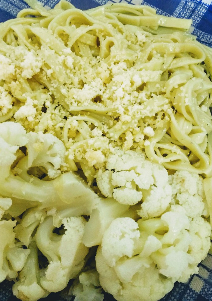 Una foto de Fideos y coliflor