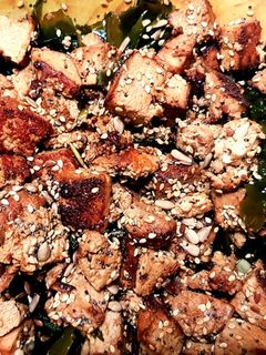 Una foto de Ensalada de wakame y tofu marinado