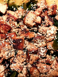 Una foto de Ensalada de wakame y tofu marinado