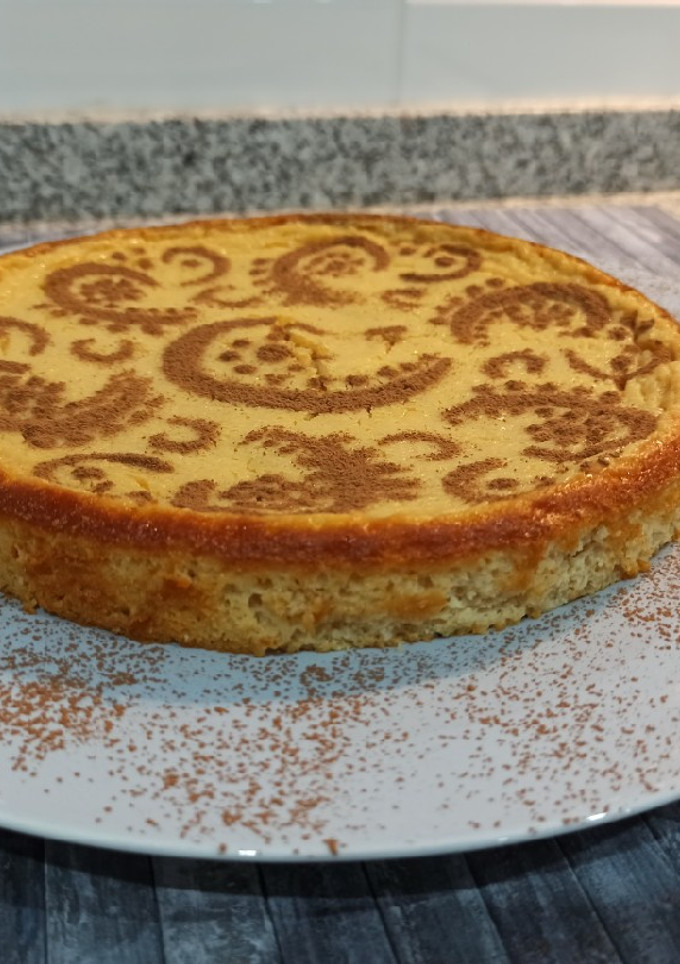 Una foto de Tarta ligera de yogurt griego y coco 🥄🥥