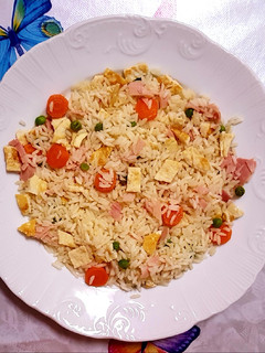 Una foto de Arroz tres delicias casero