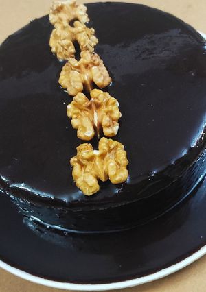 A picture of Brownie cake with chocolate syrup.