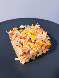 Una foto de Ensalada de Arroz y Pollo 🍚