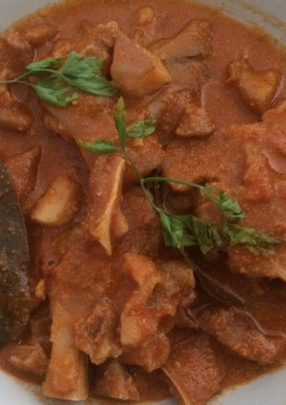 Una foto de Manitas de cerdo guisadas muy fáciles 😋