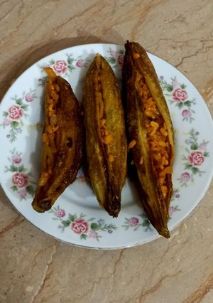 A picture of Dal filled karalay.