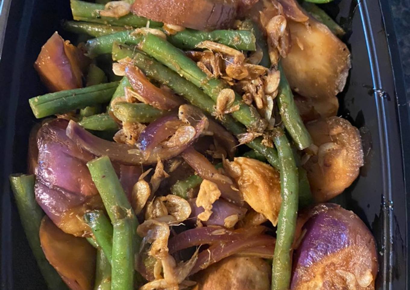Terong dan kacang panjang tumis udang rebon