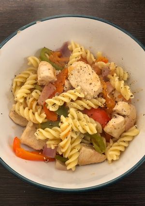 A picture of Chicken and Peppers pasta.