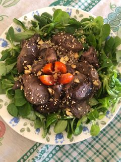 Una foto de 414. Ensalada tibia de higaditos de pollo (entrante carne)