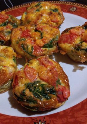 Una foto de Muffins de espinaca y tomate