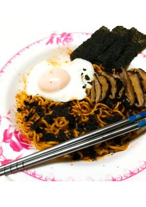 รูปของ 🍝บะหมี่ไก่เผ็ด Korean Spicy Chicken Noodles, Mushroom, Seaweed