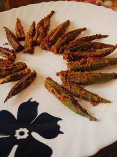 भरवाँ मसाला भिंडी(bharwa masala bhindi recipe in hindi) रेसिपी मुख्य फोटो