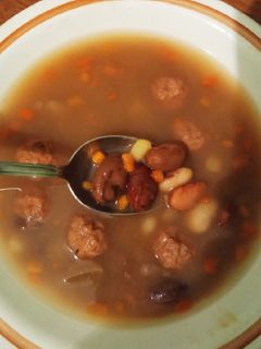 Фото Суп з фрикадельками та квасолею🍲.