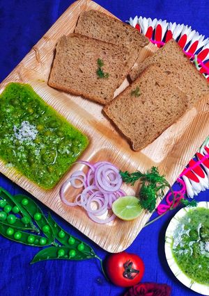 मटार उसळ (matar usal recipe in marathi) रेसिपी चे मुख्य फोटो 