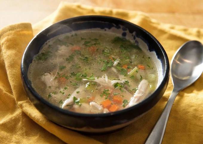 Sopa de Pollo con Verduras de Rápida Preparación