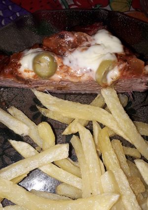 Una foto de Matambre a la pizza con fritas