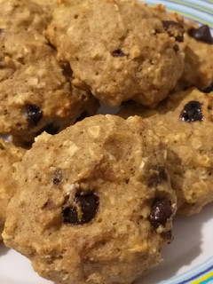 Una foto de Galletitas integrales de banana y chips (fáciles y rápidas 👏👏)
