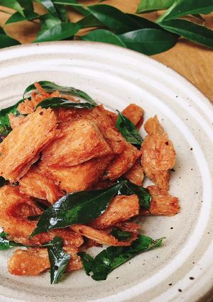 Hình của món Bò lát chay nướng lá mắc mật.