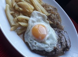 Una foto de Bistec a lo pobre