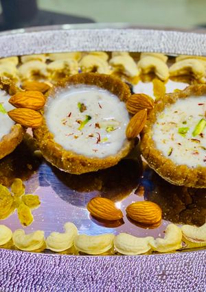 इंस्टेंट रबड़ी हलवे की कटोरी में (Instant rabdi halwe ki katori mein recipe in Hindi) रेसिपी मुख्य फोटो