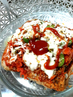 ब्रेड पिज़्ज़ा सौसर (Bread pizza Sausar recipe in hindi) रेसिपी मुख्य फोटो