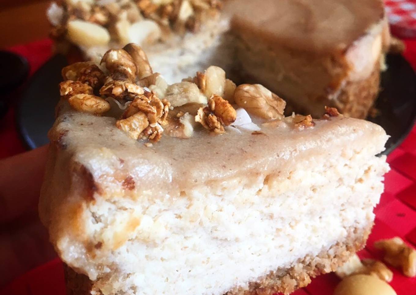 Tarta de requesón con dulce de leche y nueces fit