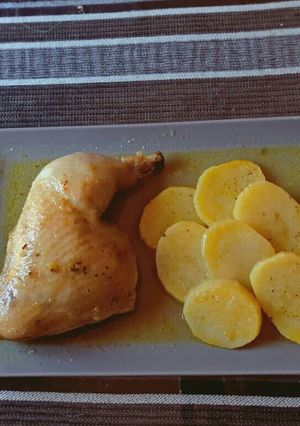 Una foto de Pollo al Horno （Como el de las pollerías）