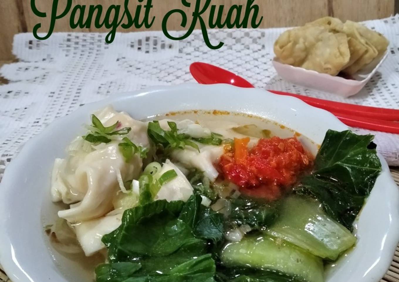 *Pangsit Kuah, isi ayam, mie dan wortel*