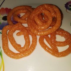 A picture of Rava jalebi.