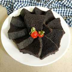A picture of Bolu ketan hitam kukus.
