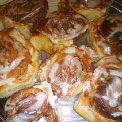 A picture of Ρολάκια κανέλας (Cinnabon).