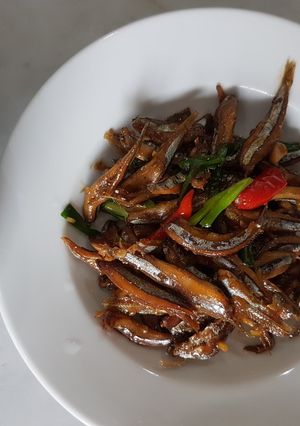 Hình của món Cá cơm kho keo cháo trắng.