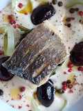 Filetto di branzino su puré di fave e cicoria selvatica