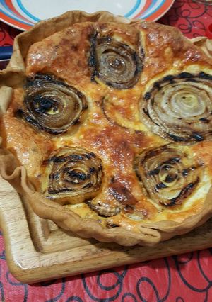 Una foto de Tarta de cebollas asadas