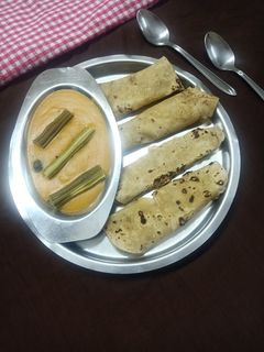સરગવા ની શીંગ નું લોટ વાળું શાક (Saragva Shing Besan Shak Recipe In Gujarati) રેસીપી મુખ્ય ફોટો