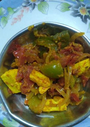 A picture of Capsicum with cheese.