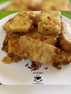 A picture of Fried golden yam with egg.