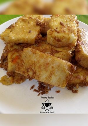 A picture of Fried golden yam with egg.