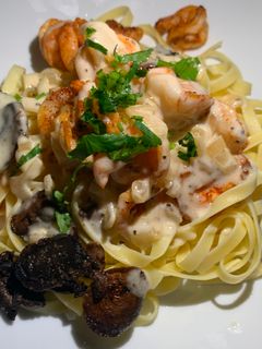 A picture of Shrimp Alfredo with Mushrooms.