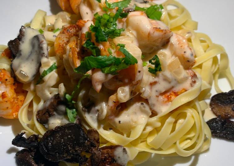 Shrimp Alfredo with Mushrooms