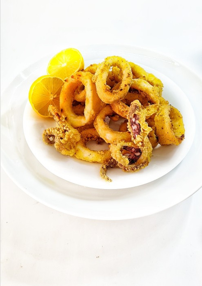 Una foto de Calamares a la romana con harina de garbanzo sin huevo