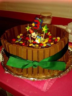 Una foto de Tarta de chocolate con KitKat