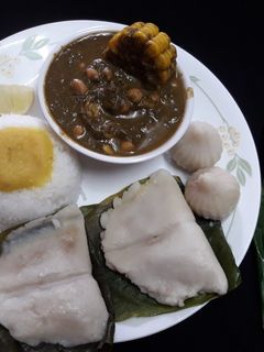 सात्त्विक अळूची भाजी (aloochi bhaji recipe in marathi) रेसिपी चे मुख्य फोटो 