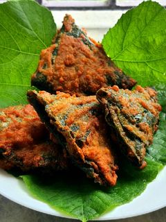 কুমড়ো পাতার বড়া(Kumro patar bora recipe in bengali) রেসিপির প্রধান ছবি