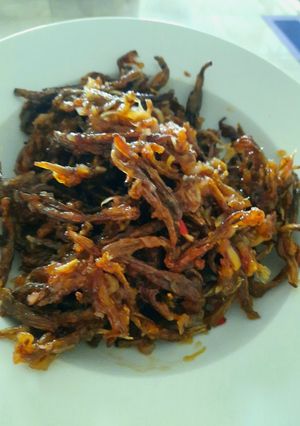 Hình của món Cá cơm chay (cá ruội chay) rim mặn ngọt.