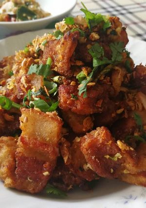 รูปของ หมูกรอบผัดพริกเกลือ