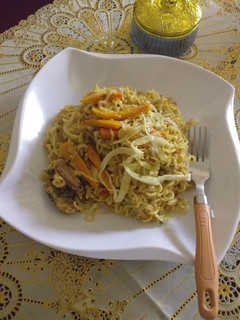 Fried indomie with egg and vegetables ainihin hoton girkin