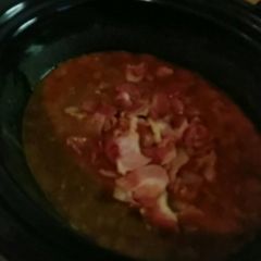 A picture of Beef and Applewood bacon chilli in slow cooker.