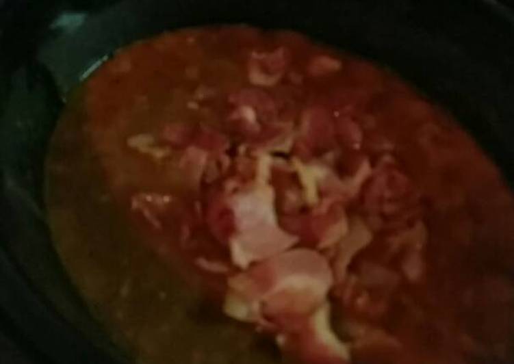 Dinner Ideas Beef and Applewood bacon chilli in slow cooker