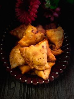 स्ट्रीट स्टाइल पंजाबी समोसा (street style punjabi samosa recipe in Hindi) रेसिपी मुख्य फोटो
