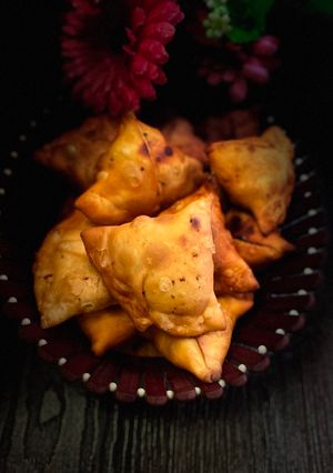 स्ट्रीट स्टाइल पंजाबी समोसा (street style punjabi samosa recipe in Hindi) रेसिपी मुख्य फोटो